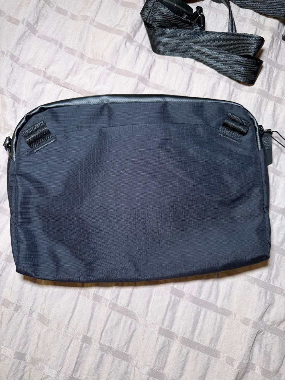 ALPAKA 2L Flight Sling - Black Crossbody Pouch - Picture 2 of 12